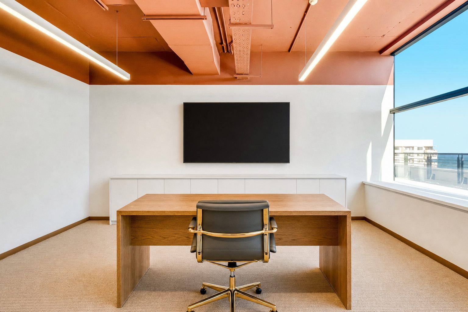Office 4, the desk, as delivered