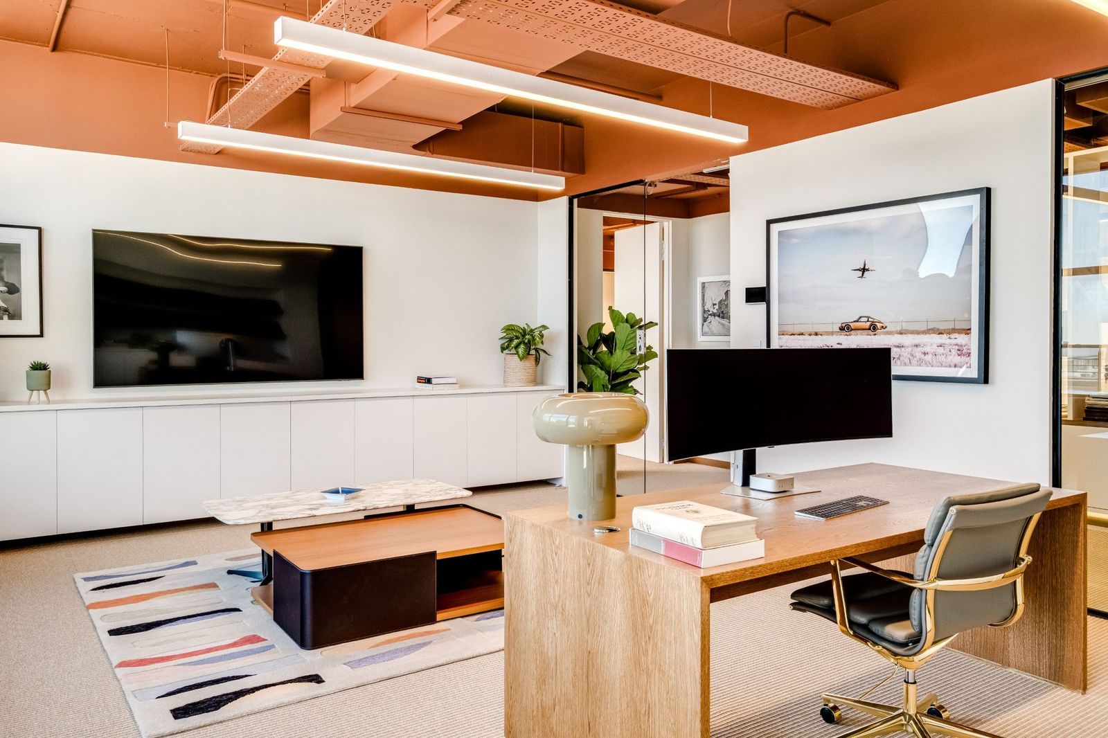 Office 5, the screen wall