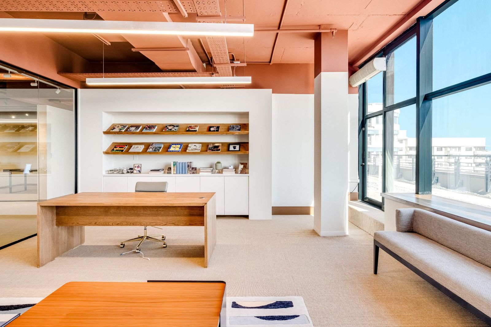 Office 5, the desk, in the window line